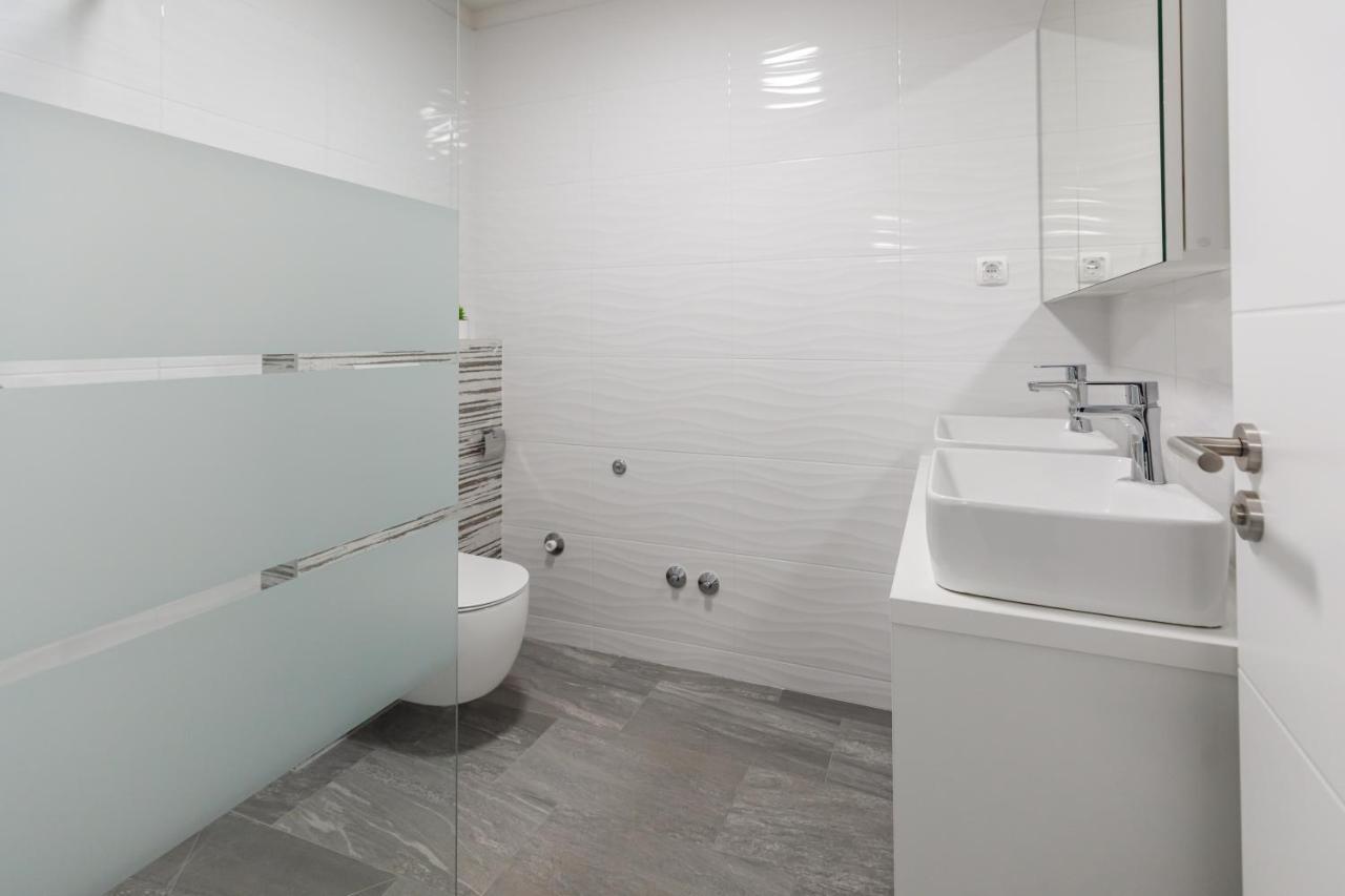 Apartman Laura Vir Exteriör bild