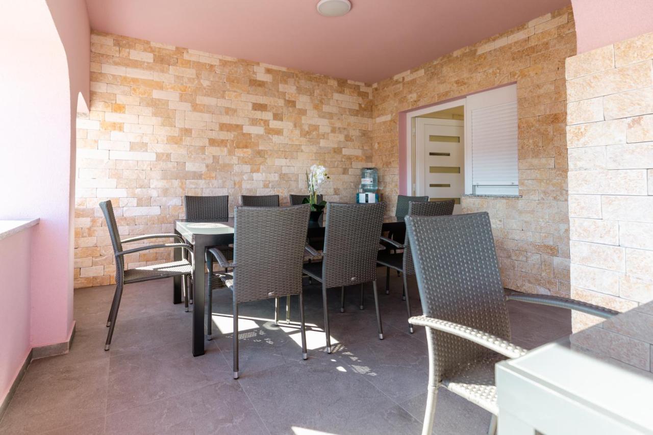 Apartman Laura Vir Exteriör bild