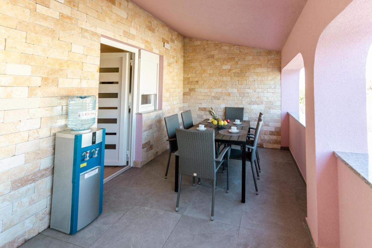 Apartman Laura Vir Exteriör bild