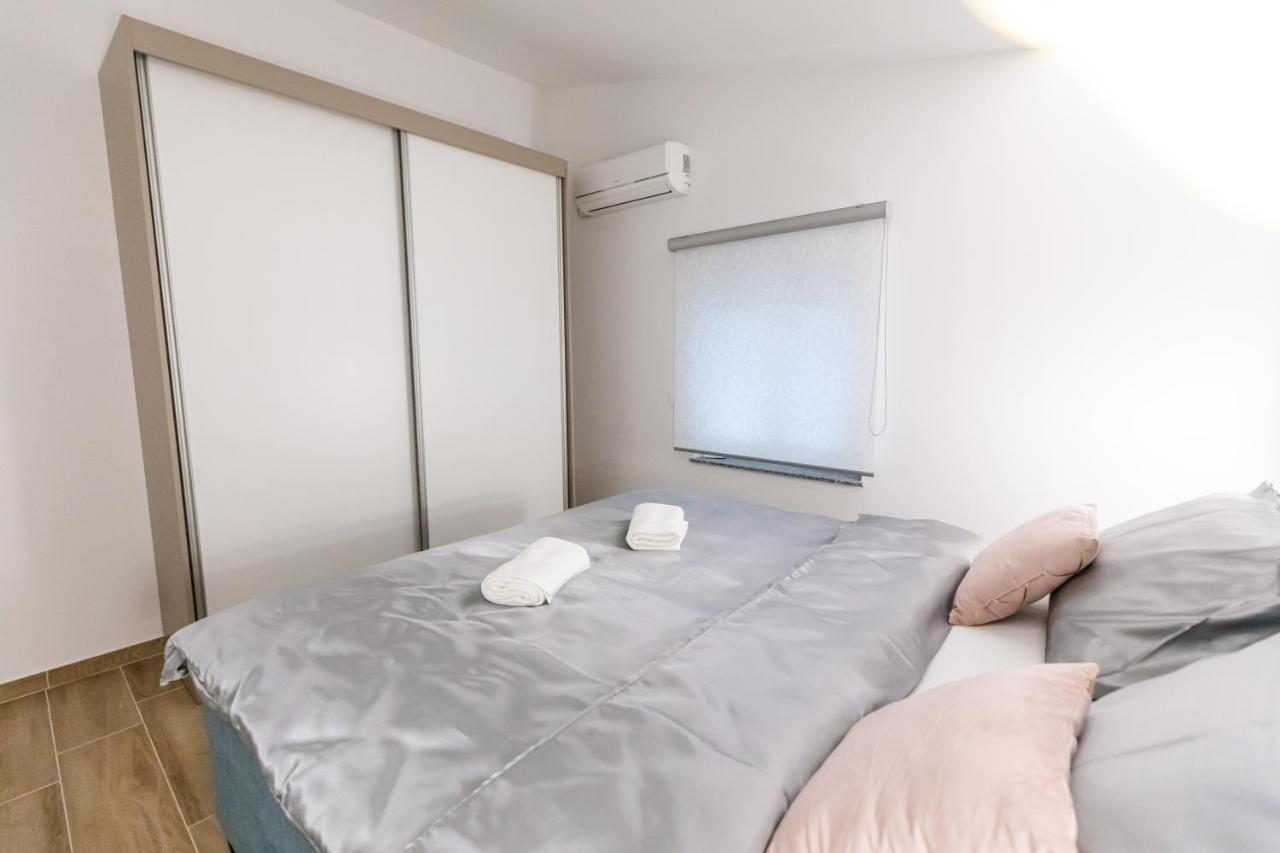 Apartman Laura Vir Exteriör bild