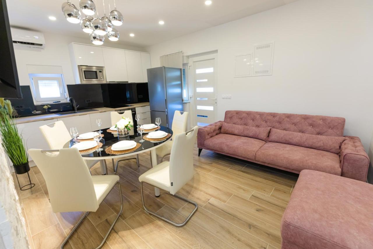 Apartman Laura Vir Exteriör bild