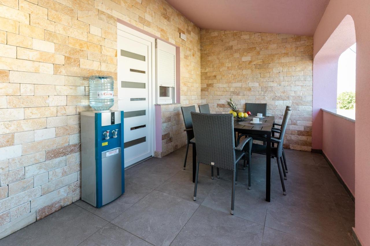 Apartman Laura Vir Exteriör bild