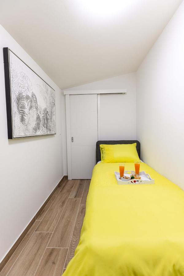 Apartman Laura Vir Exteriör bild