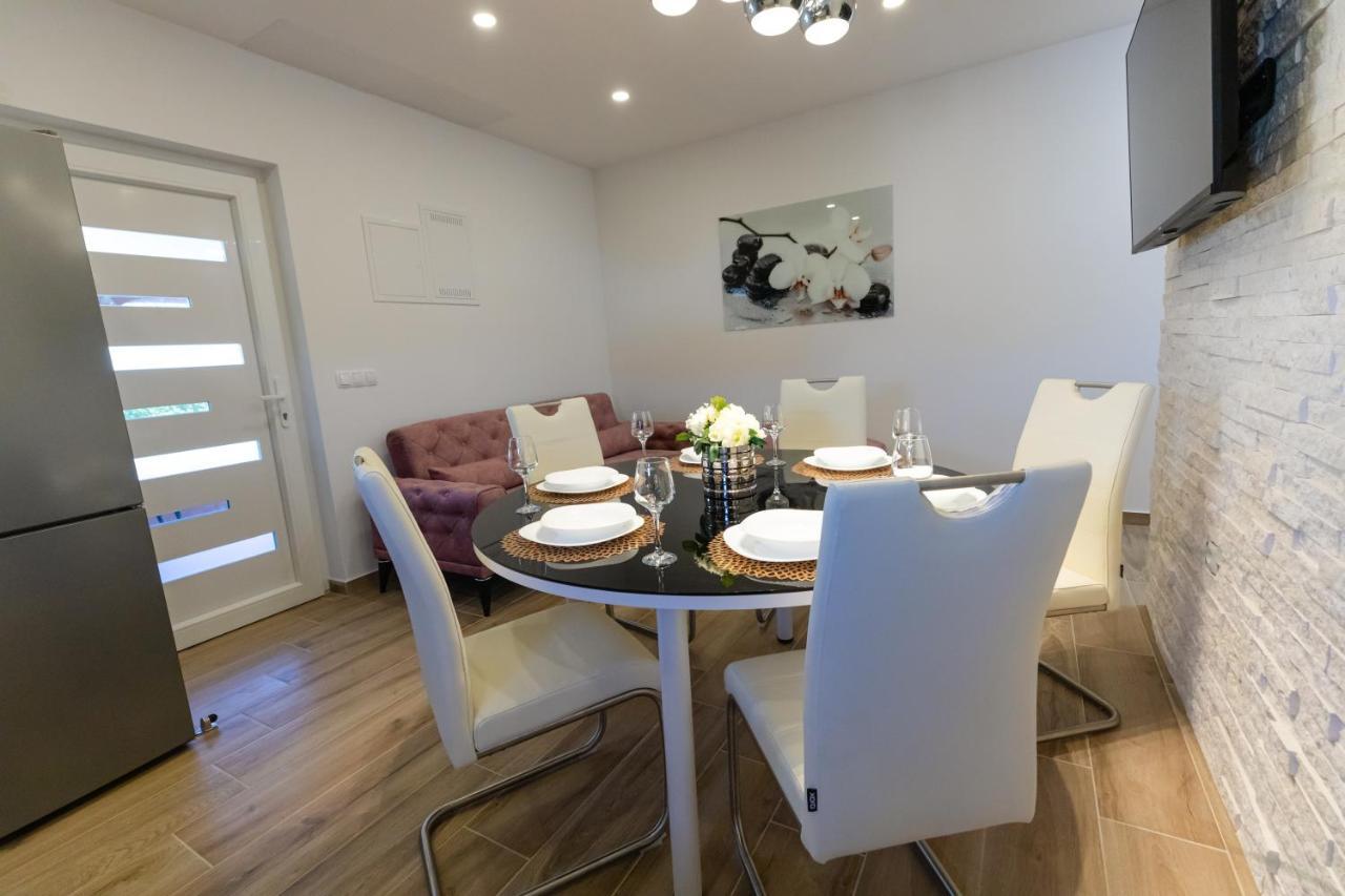 Apartman Laura Vir Exteriör bild