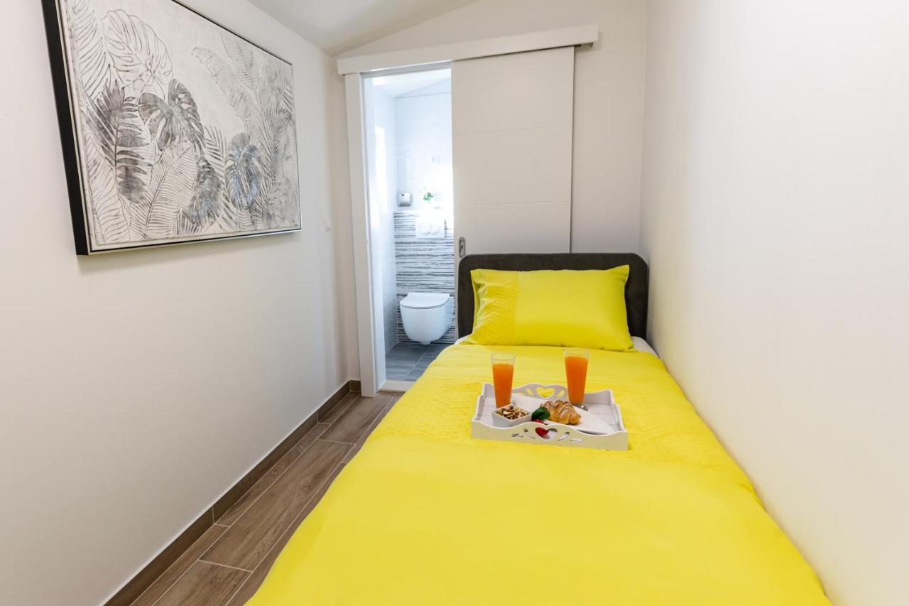 Apartman Laura Vir Exteriör bild