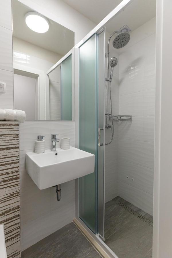 Apartman Laura Vir Exteriör bild